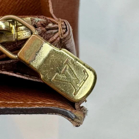 Louis Vuittton Monogram Sarah Long Wallet - Excellent Interior - Picture 14 of 15